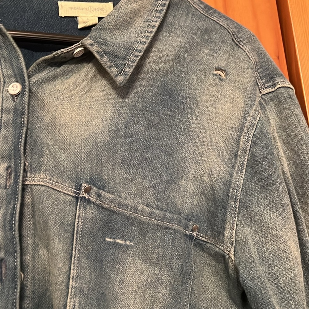 Distressed chambray button - Picture 2 of 3